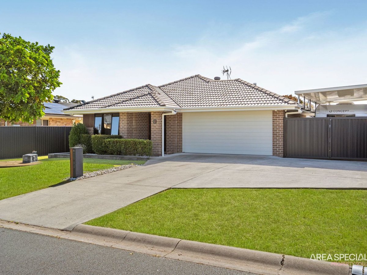 6 Osprey Drive, Jacobs Well - Image 1