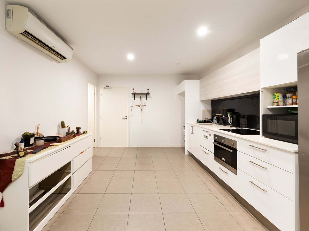 6-8 Waterford Court, BUNDALL - Image 1