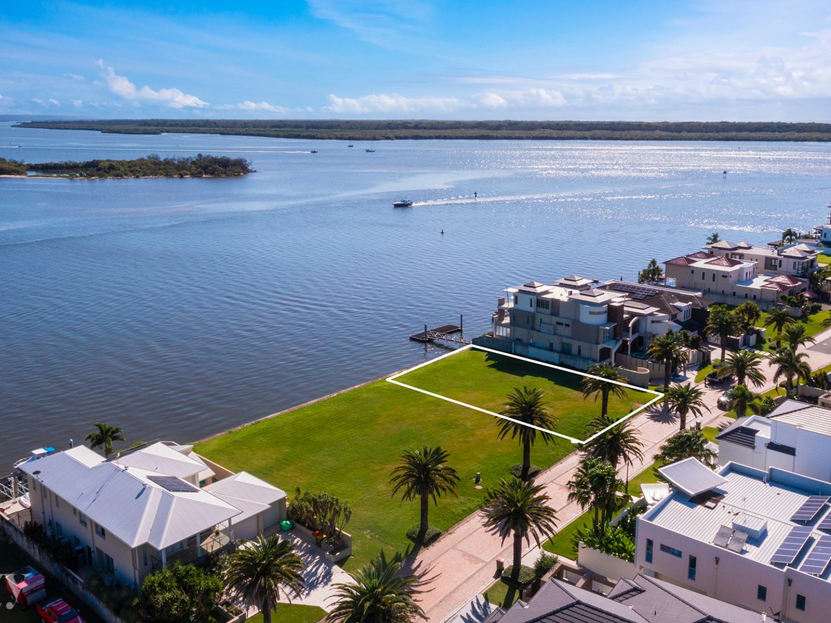 17 Knightsbridge Parade West, Sovereign Islands - Image 1