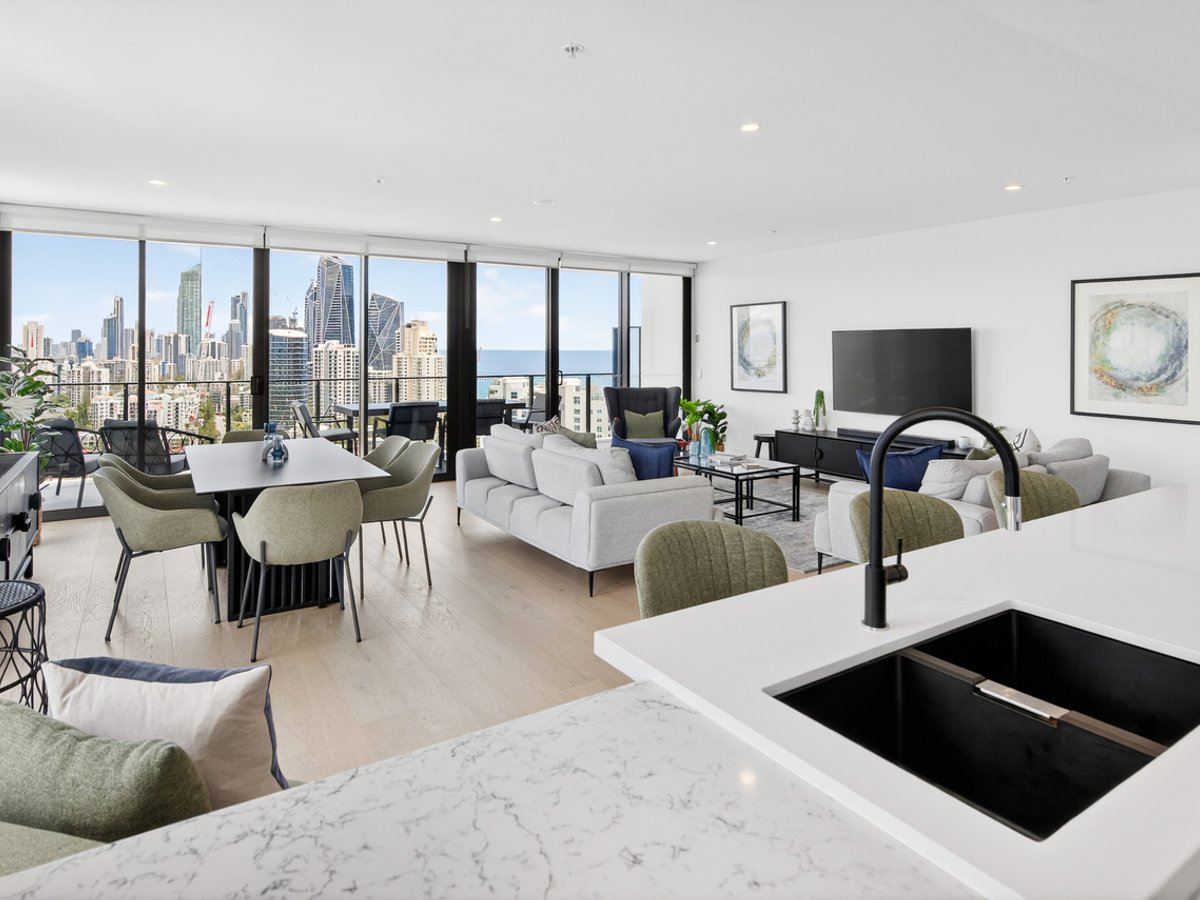 101/18 Chelsea Avenue, BROADBEACH - Image 1