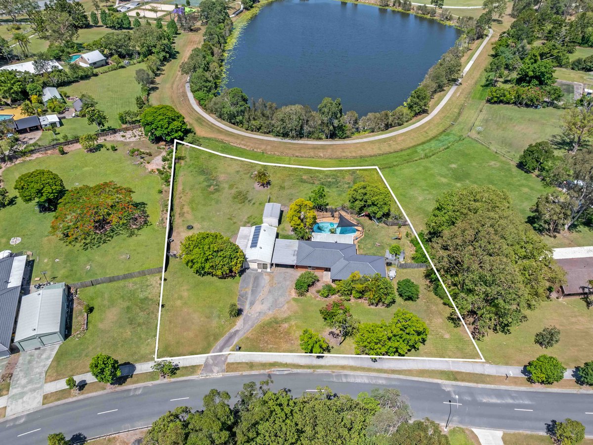 12 Riversdale Road, Oxenford - Image 1