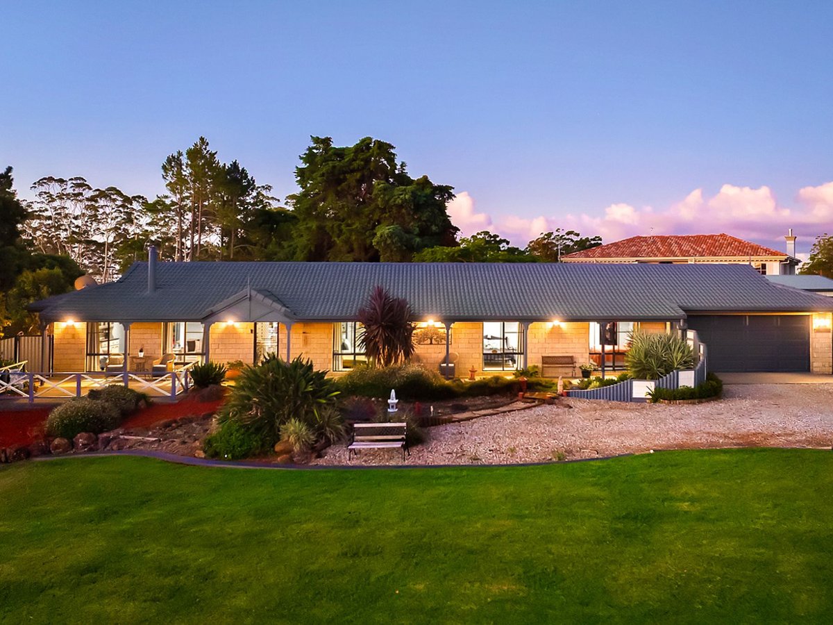 29 Farm Grove Road, Beechmont - Image 1