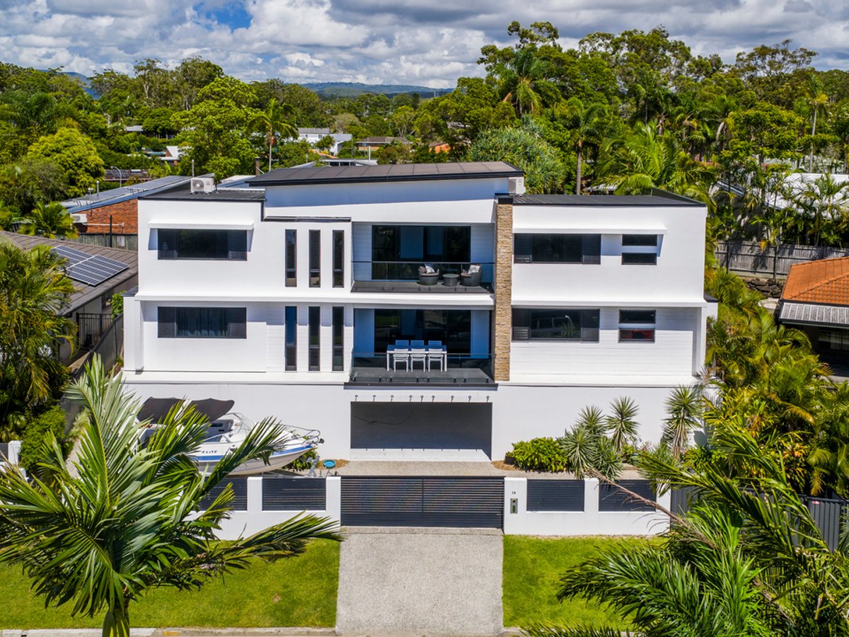 14 Pinaroo Crescent, ASHMORE - Image 1