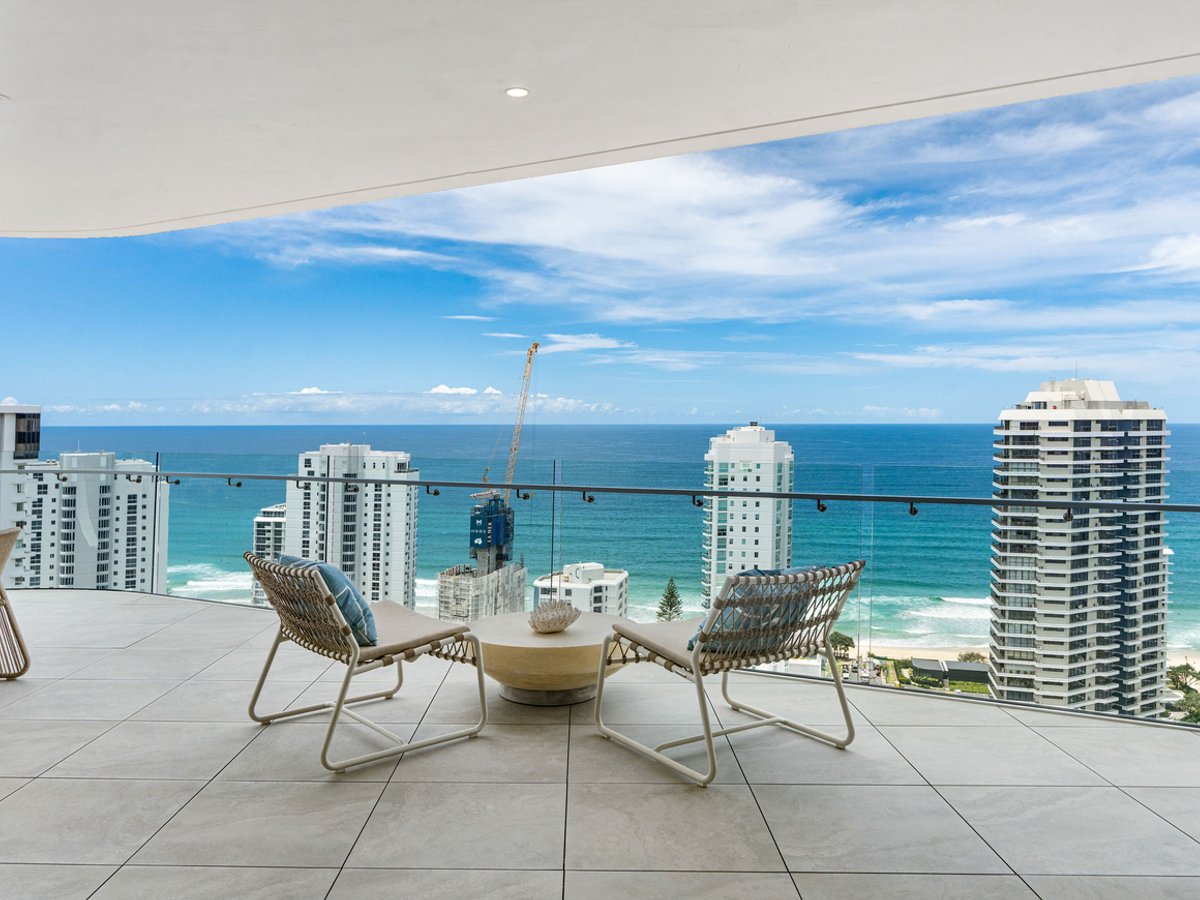 24 Woodroffe Avenue, Main Beach - Image 1