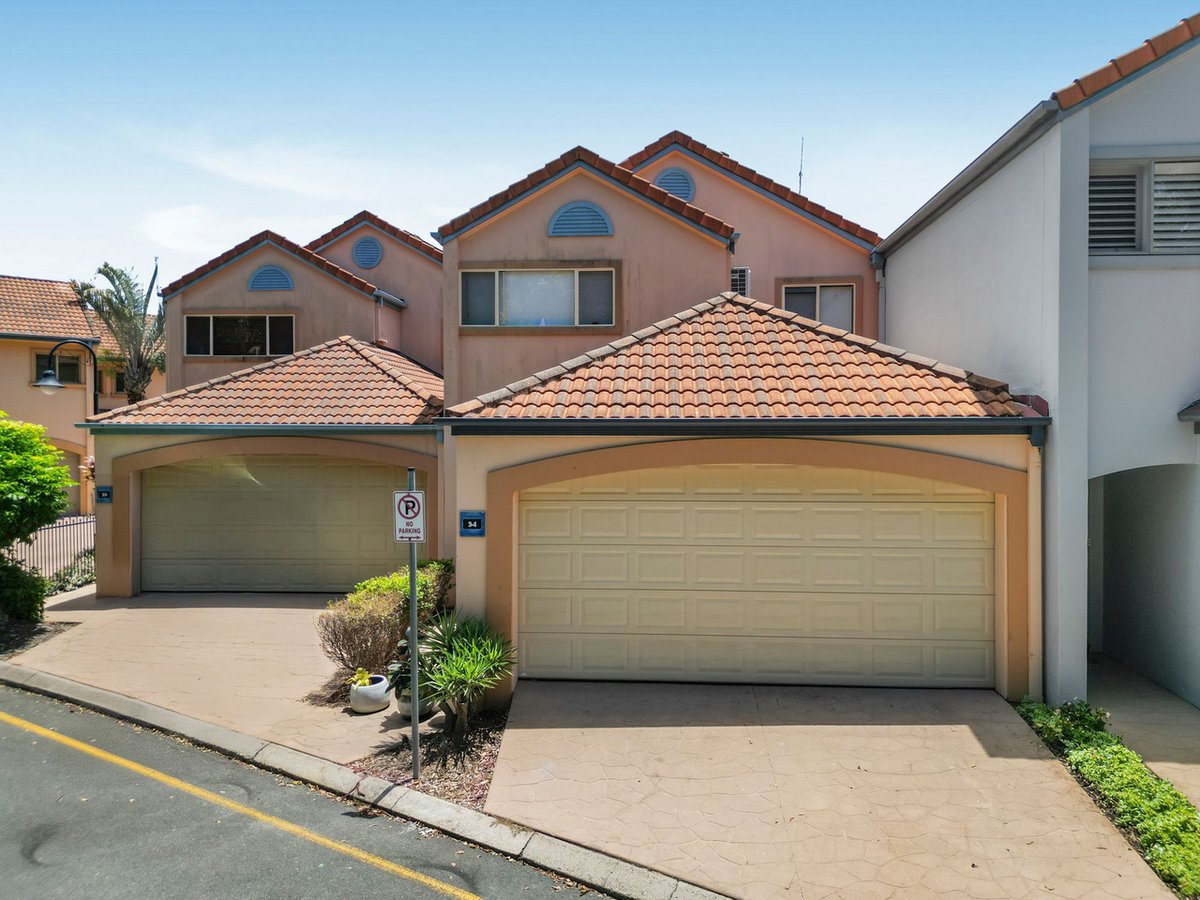 34 John Lund Drive, HOPE ISLAND - Image 1