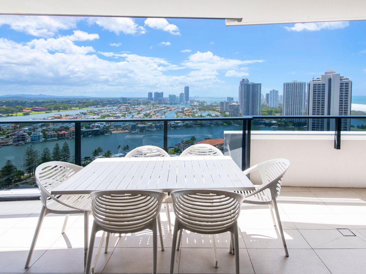9 Norfolk Avenue, Surfers Paradise - Image 1