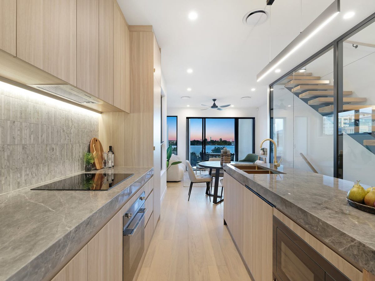 19 Watts Drive, VARSITY LAKES - Image 1