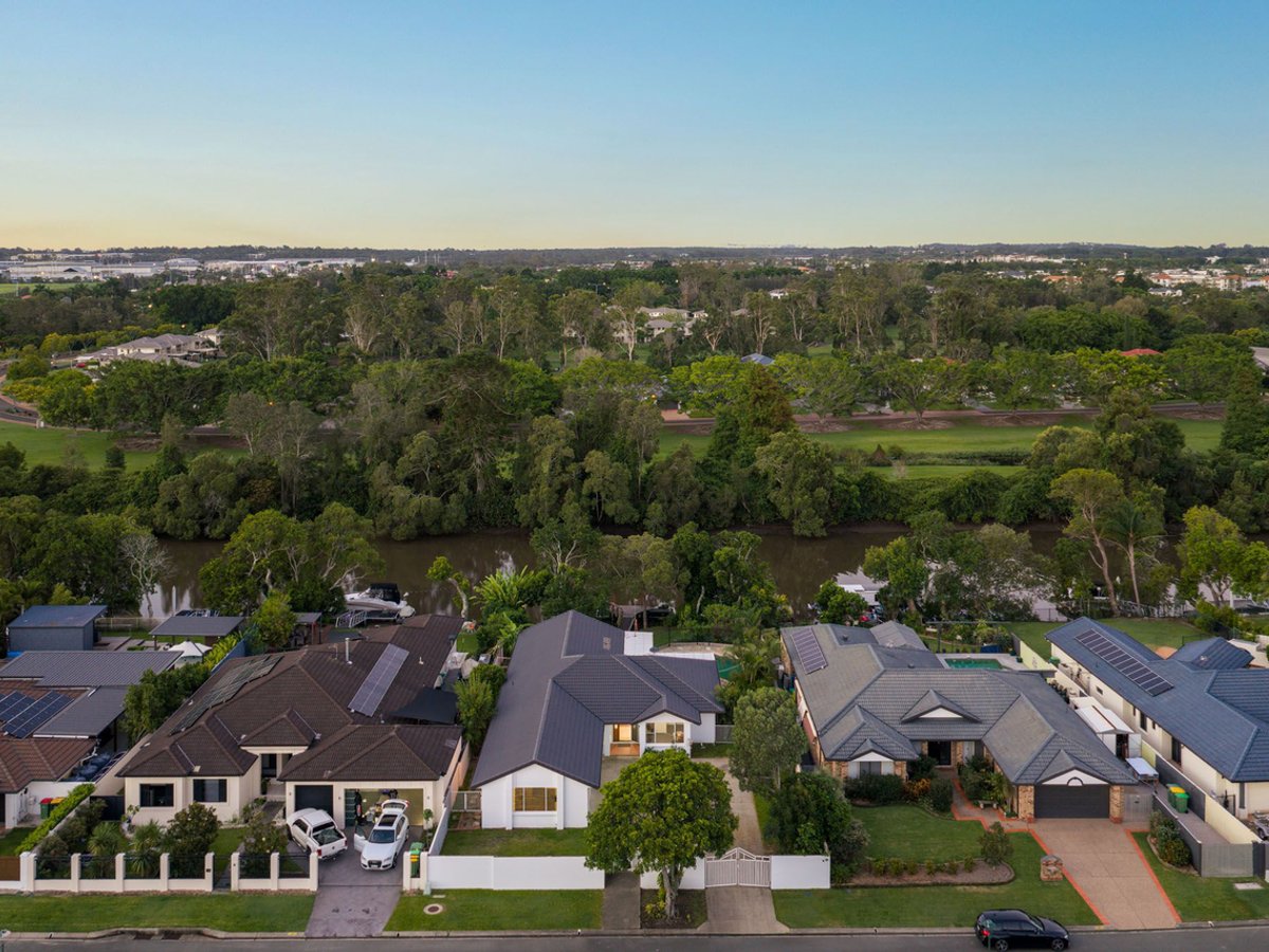 28 Saltwater Terrace, Helensvale - Image 1