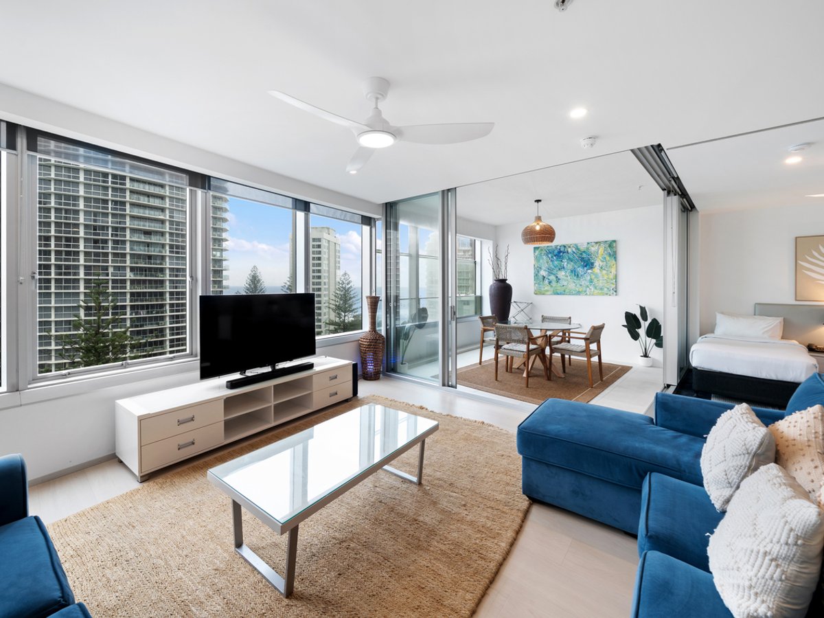 9 Hamilton Avenue, SURFERS PARADISE - Image 1
