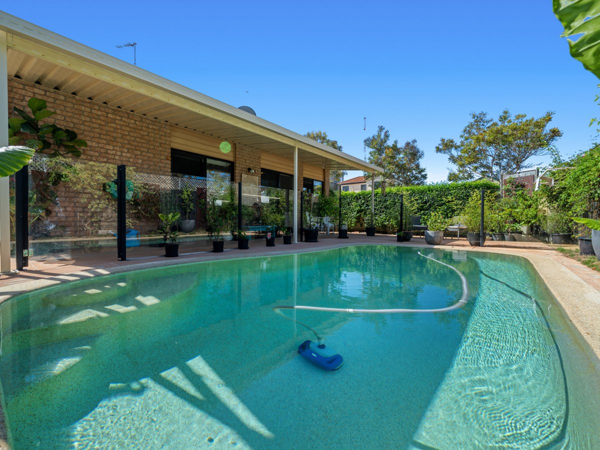 14 Shorehaven Place, VARSITY LAKES - Image 1