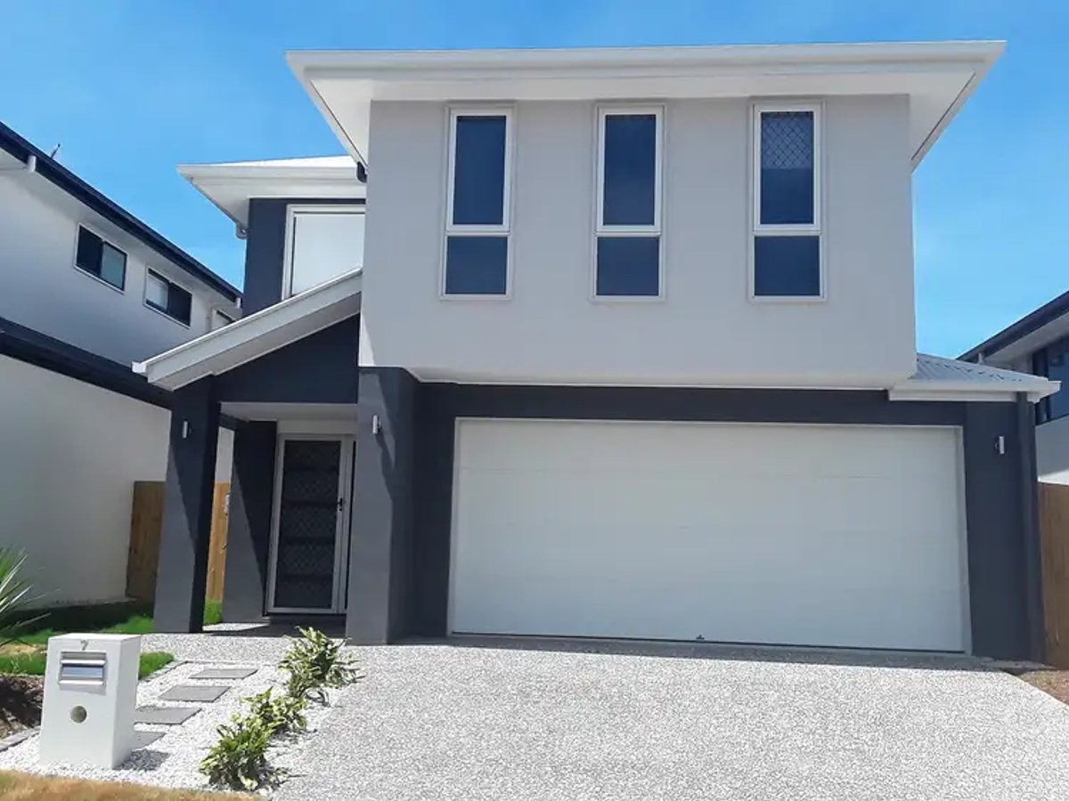 7 Lavinia Way, COOMERA - Image 1