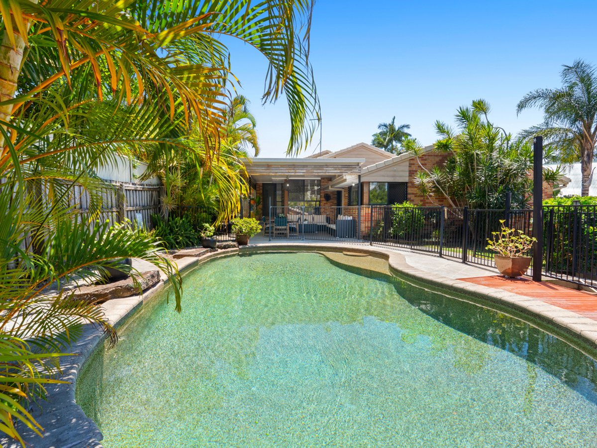 38 Beaconsfield Drive, BURLEIGH WATERS - Image 1