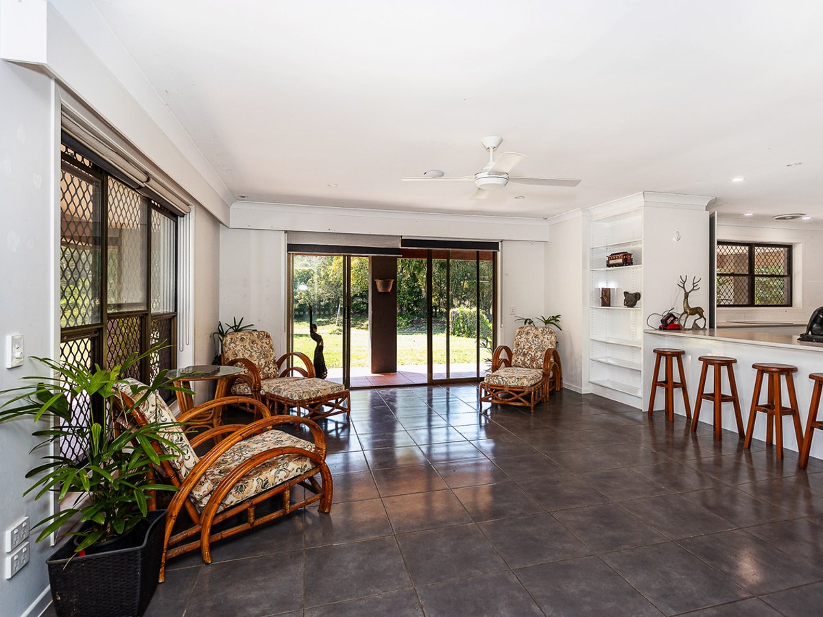 3 Mark Way, MUDGEERABA - Image 1