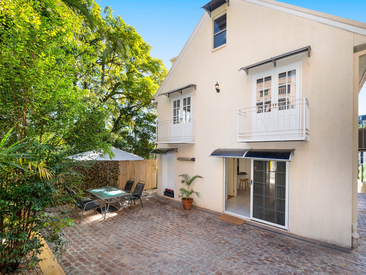 16 Sheriff Street, PETRIE TERRACE - Image 1