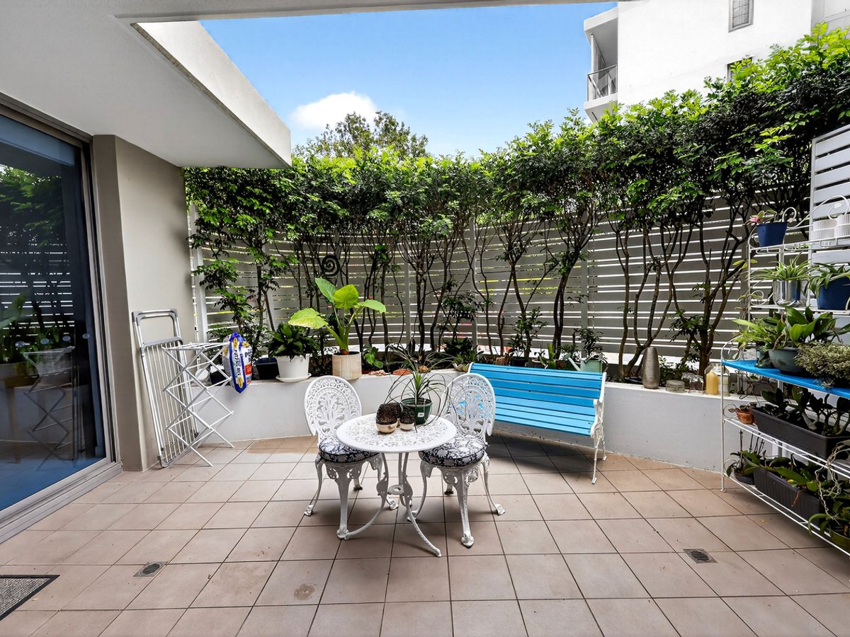 438 Marine Parade, Biggera Waters - Image 1