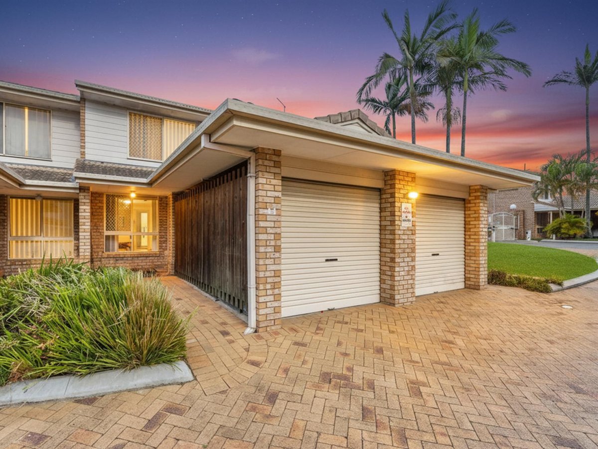 709 Kingston Road, WATERFORD WEST - Image 1