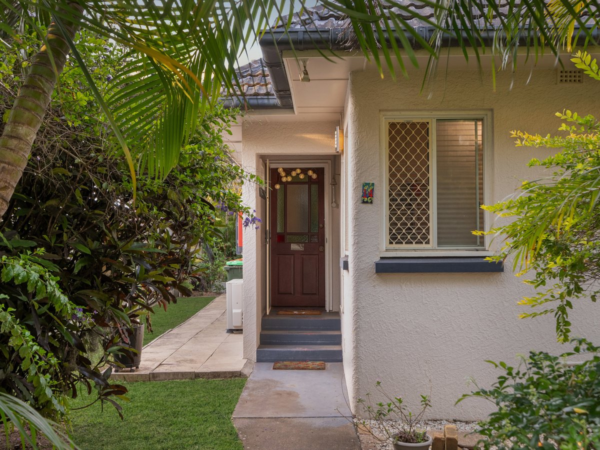 14 Rock Street, SCARBOROUGH - Image 1